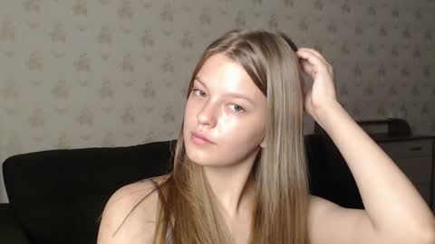 EmySway online show from December 10, 2024, 9:43 pm