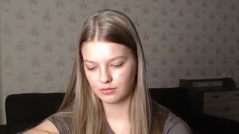 EmySway online show from December 21, 2024, 7:38 pm