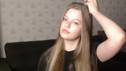 EmySway online show from March 12, 2025, 5:49 pm