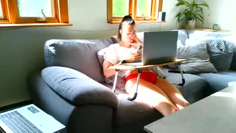 emyxxl online show from June 15, 2026, 12:18 pm