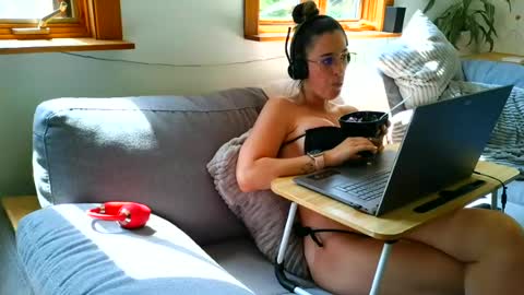 Snapshot of emyxxl chatting on July 7, 2026, 2:54 pm emyxxl online show from July 7, 2026, 2:54 pm