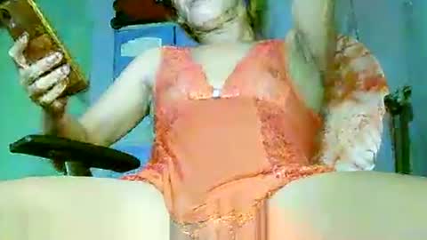 CHUN LY online show from September 27, 2025, 5:23 am