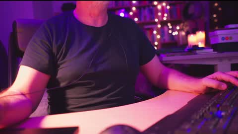 Snapshot of energybra chatting on December 8, 2024, 10:03 pm uk online show from December 8, 2024, 10:03 pm