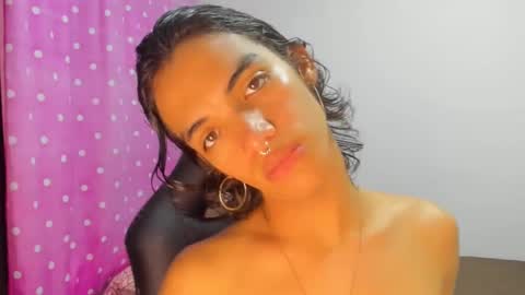 engel20042001 online show from December 14, 2024, 4:01 am