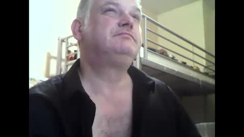 englishguysurrey online show from September 18, 2025, 8:33 pm