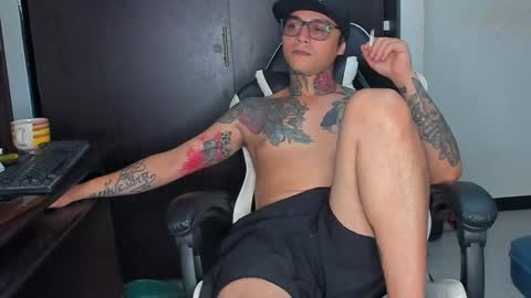 Snapshot of enjoymycock99 chatting on February 24, 2025, 2:51 am enjoymycock99 online show from February 24, 2025, 2:51 am