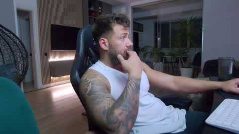 Erik online show from January 17, 2025, 6:54 pm