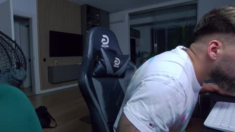 Erik online show from January 21, 2025, 6:34 pm