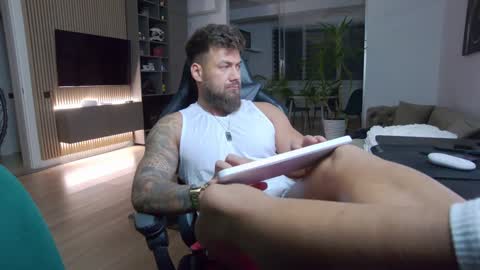 Erik online show from January 25, 2025, 8:42 pm