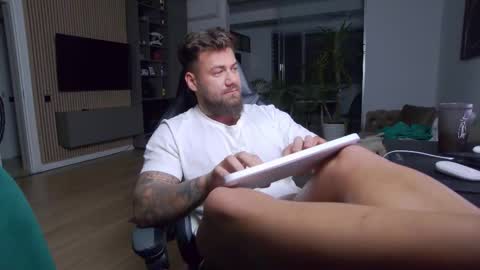 Erik online show from February 14, 2025, 7:54 pm