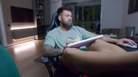 Erik online show from March 11, 2025, 7:14 pm