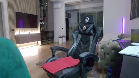 Erik online show from October 4, 2025, 5:00 pm