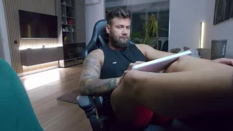 Erik online show from October 16, 2025, 5:47 pm