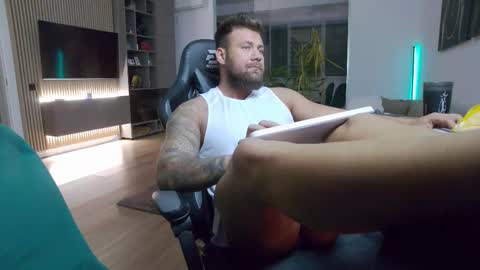 Erik online show from October 18, 2025, 4:52 pm