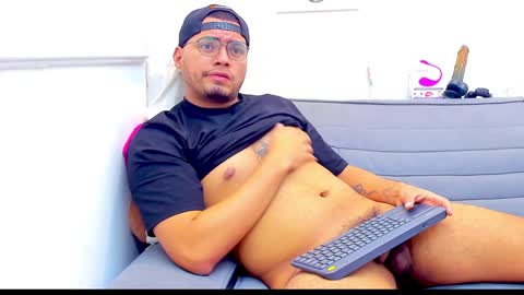 Snapshot of enrique_villa23 chatting on January 2, 2025, 5:50 pm enrique online show from January 2, 2025, 5:50 pm