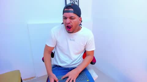 Snapshot of enrique_villa23 chatting on January 20, 2025, 12:07 pm enrique online show from January 20, 2025, 12:07 pm