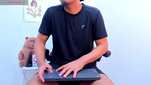 Snapshot of enrique_villa23 chatting on January 25, 2025, 12:37 pm enrique online show from January 25, 2025, 12:37 pm