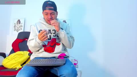 Snapshot of enrique_villa23 chatting on January 27, 2025, 12:48 pm enrique online show from January 27, 2025, 12:48 pm