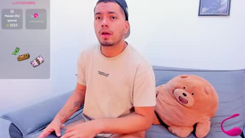 Snapshot of enrique_villa23 chatting on February 3, 2025, 12:36 pm enrique online show from February 3, 2025, 12:36 pm