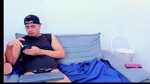 Snapshot of enrique_villa23 chatting on February 12, 2025, 6:19 pm enrique online show from February 12, 2025, 6:19 pm