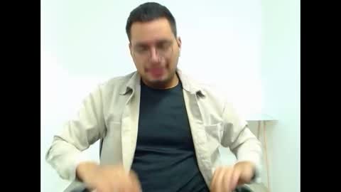 Snapshot of enrique_villa23 chatting on February 15, 2025, 12:15 am enrique online show from February 15, 2025, 12:15 am