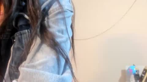 Angela online show from February 9, 2025, 10:54 pm