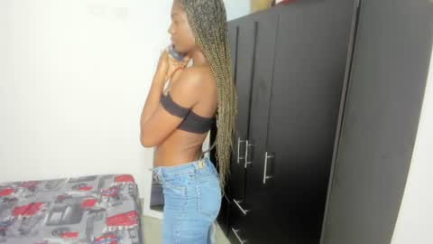 Angela online show from November 3, 2025, 7:04 pm