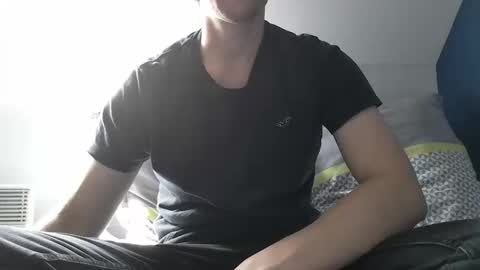 Snapshot of enzo41220 chatting on May 31, 2026, 3:19 pm enzo41220 online show from May 31, 2026, 3:19 pm