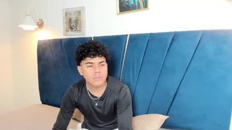 Snapshot of enzo_love18 chatting on July 3, 2026, 6:09 am enzo online show from July 3, 2026, 6:09 am