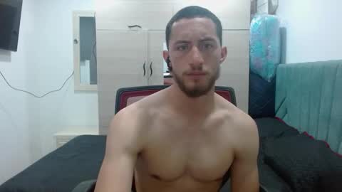 enzo_savage online show from November 25, 2025, 5:46 pm