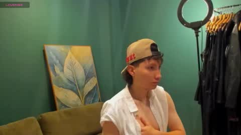 Snapshot of enzo_steel chatting on October 19, 2025, 6:41 pm enzo_steel online show from October 19, 2025, 6:41 pm