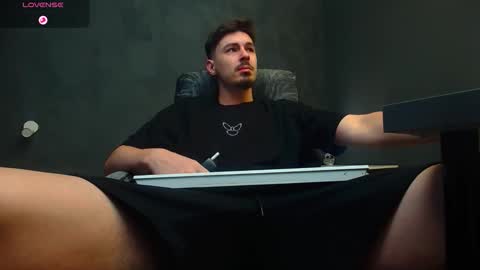 EnzoRace online show from September 12, 2025, 4:34 am