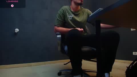 EnzoRace online show from October 13, 2025, 5:18 am