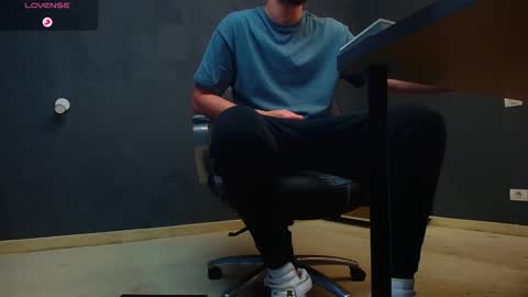 EnzoRace online show from October 15, 2025, 10:04 am