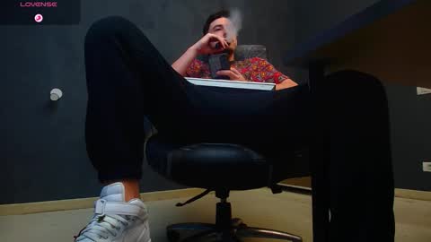 EnzoRace online show from October 23, 2025, 4:56 am