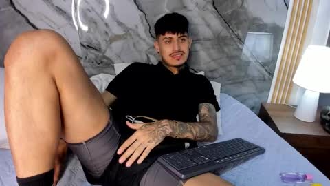 Enzo Rodriguez online show from October 30, 2025, 1:01 pm