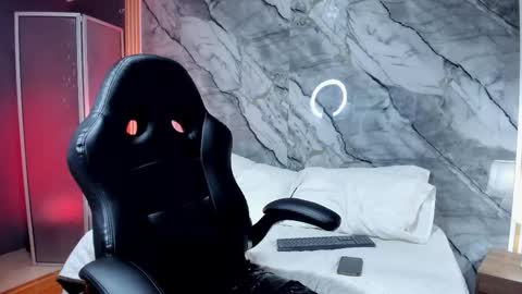 Enzo Rodriguez online show from October 31, 2025, 12:50 pm