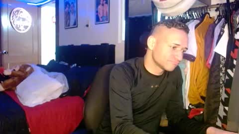 enzoyarack online show from November 8, 2025, 2:12 am