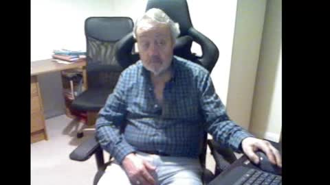 erasmus_d online show from February 19, 2025, 7:05 pm