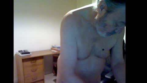 erasmus_d online show from February 25, 2025, 6:09 pm