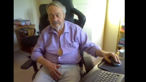 erasmus_d online show from September 15, 2025, 5:35 pm