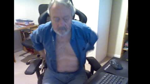 erasmus_d online show from October 20, 2025, 5:13 pm