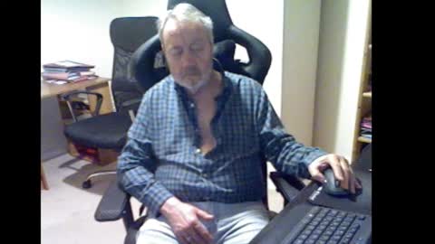 erasmus_d online show from February 8, 2026, 5:49 pm