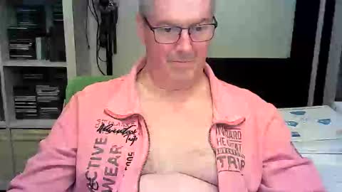 Snapshot of erbee62 chatting on April 23, 2026, 9:17 pm ErBee62 online show from April 23, 2026, 9:17 pm