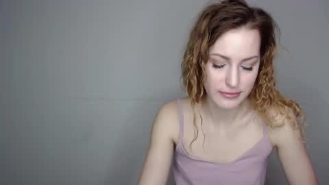 Snapshot of erdbeeren_mit_sahne chatting on December 9, 2024, 6:01 am Erdbeeren mit Sahne online show from December 9, 2024, 6:01 am