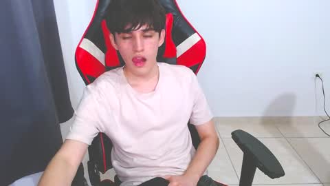 Snapshot of eren_tatakae chatting on December 4, 2024, 9:46 pm eren_tatakae online show from December 4, 2024, 9:46 pm