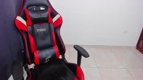 Snapshot of eren_tatakae chatting on March 6, 2025, 3:35 pm eren_tatakae online show from March 6, 2025, 3:35 pm