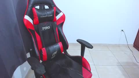 Snapshot of eren_tatakae chatting on October 3, 2025, 1:57 am eren_tatakae online show from October 3, 2025, 1:57 am