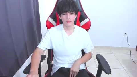 Snapshot of eren_tatakae chatting on October 17, 2025, 6:32 pm eren_tatakae online show from October 17, 2025, 6:32 pm