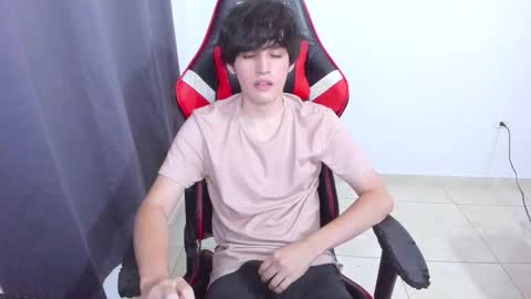 Snapshot of eren_tatakae chatting on November 4, 2025, 3:27 am eren_tatakae online show from November 4, 2025, 3:27 am